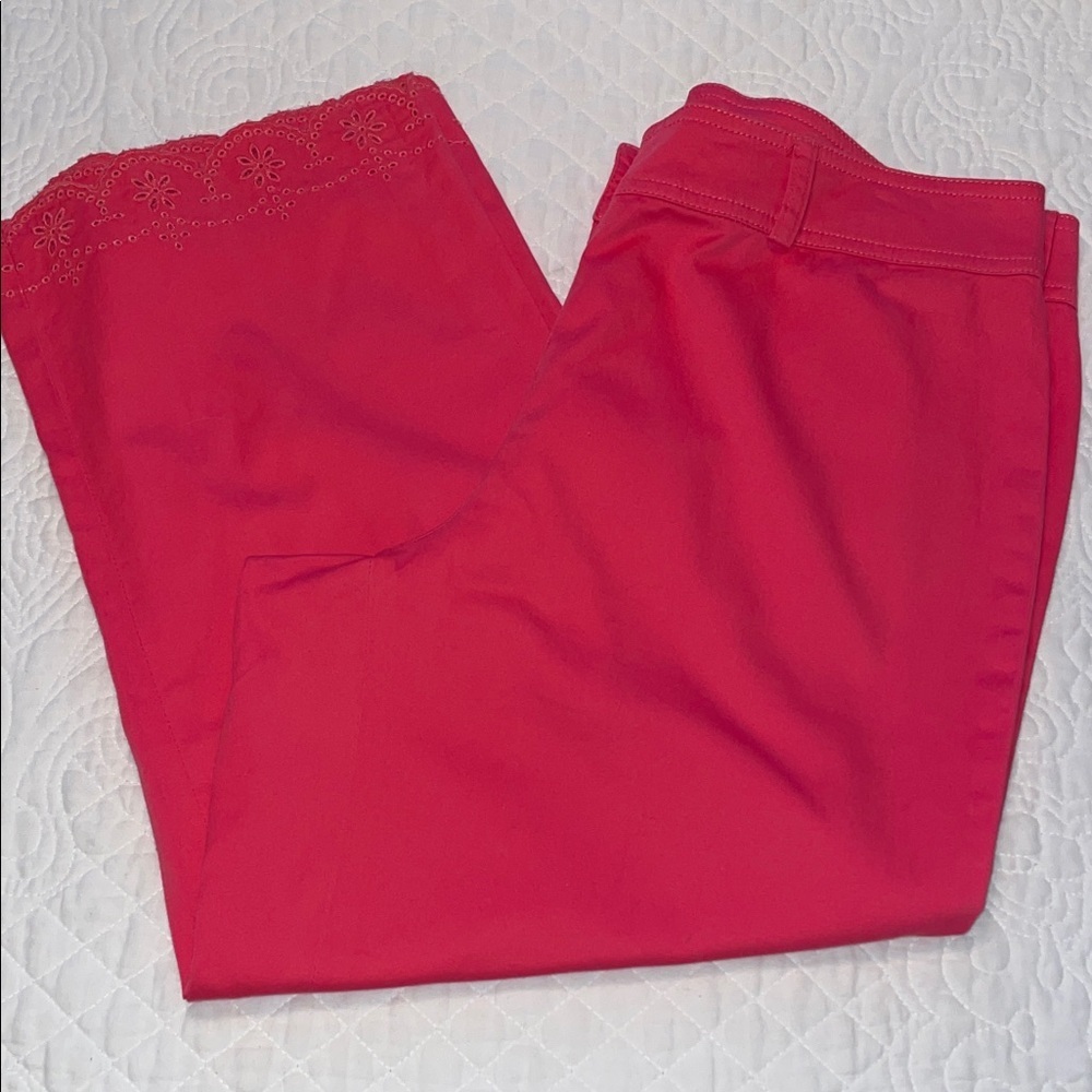 Coldwater Creek Bright Pink Capris w Scalloped Hemline & lazer cut design. SZ 10